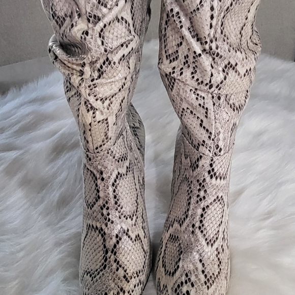 NIB mid calf snakeskin boots - Picture 3 of 4